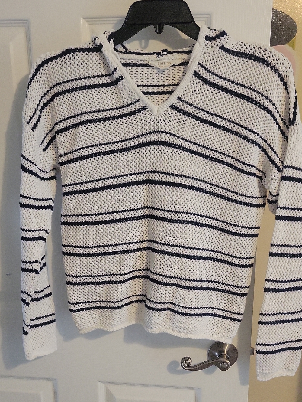 BRIT.NY Lg V-Neck White and Blue Striped Knit Cotton Hoodie Pullover